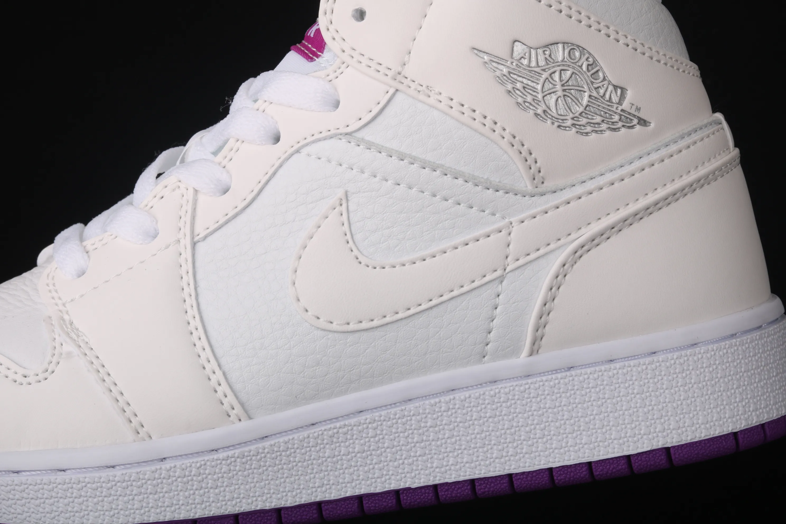 All categories Air Jordan Jordan series basketball shoes Air Jordan 1 Mid Air Jordan 1 Mid AJ1 Joe 1 white and purple women's sports and leisure basketball shoes 555112-100